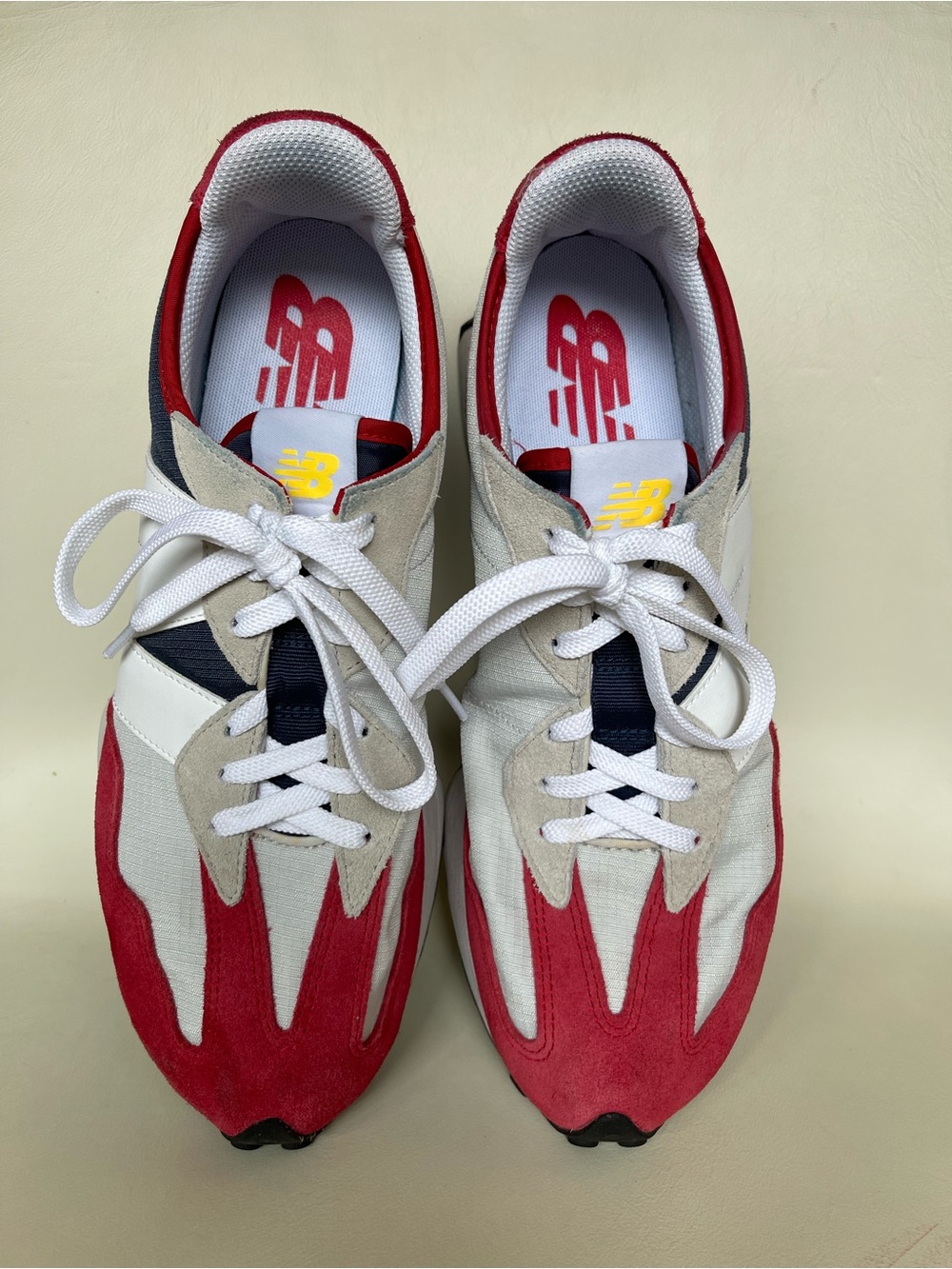 New Balance 327 White Red Cream Retro Runner Sneakers 10.5 men’s